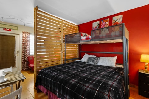 1BR Pet-Friendly Studio Parking & Backyard BBQ 7 Dwell