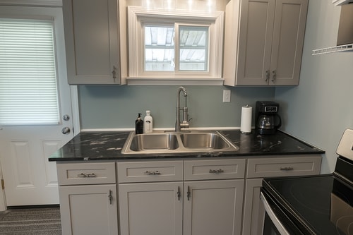 Mercer Lakefront 3BR | Workspace + Pets 9 Dwell