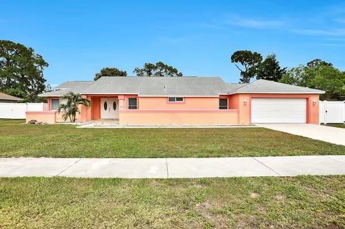 Sarasota 3BR | Pet-Friendly, Fenced Yard 11 Dwell