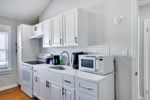 2BR Apt Near EWR & NYC • Workspace + Parking 4 Dwell