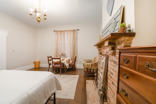 Renovated 4BR | 10 Min to Liberty University 12 Dwell