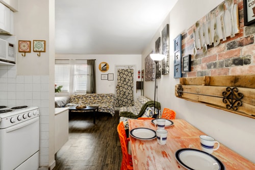 Hollywood 1BR Studio: Pets Allowed, BBQ & Parking 12 Dwell