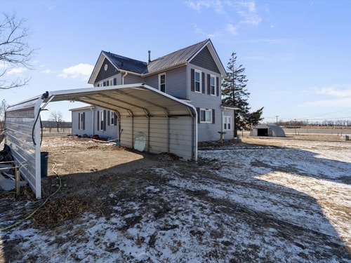 Pet-Friendly Historic 4BR Home in Illinois 32 Dwell