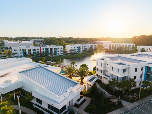 Spacious 3BR | Pool, Gym, Near Beach & Speedway 61 Dwell