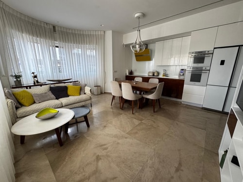 Beachfront 2BR/2BA Desing Suite on Tel-Aviv 7 Dwell