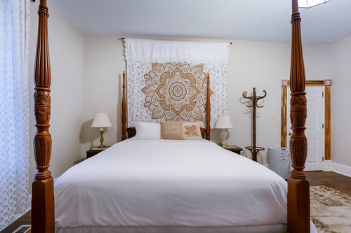 Renovated 4BR | 10 Min to Liberty University 35 Dwell