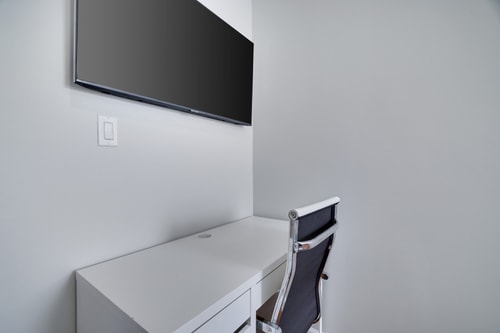 2BR Apt Near EWR & NYC • Workspace + Parking 10 Dwell