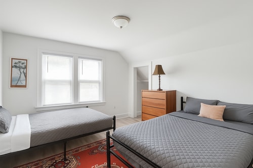 Detroit 4BR Home | Bathtub & Pet Friendly Stay 9 Dwell