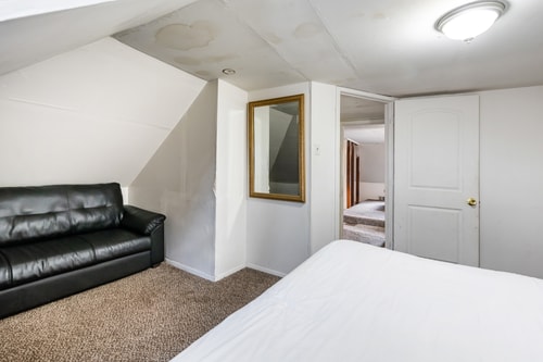 Charming Haven | Near Downtown Detroit 17 Dwell