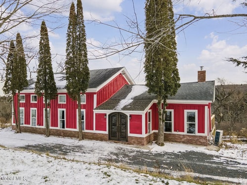 Spacious 3-Bedroom House with Pool & Game Room 3 Dwell