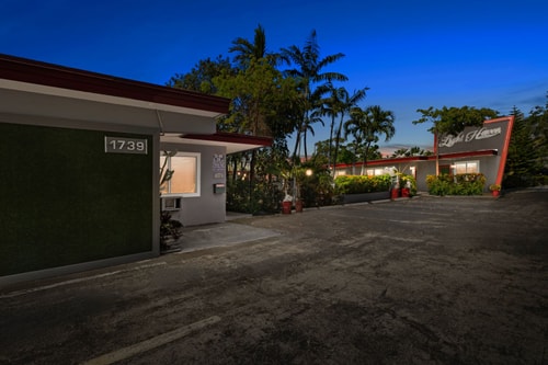 Chic 1BR Studio – Pets Welcome, Garden & BBQ 29 Dwell