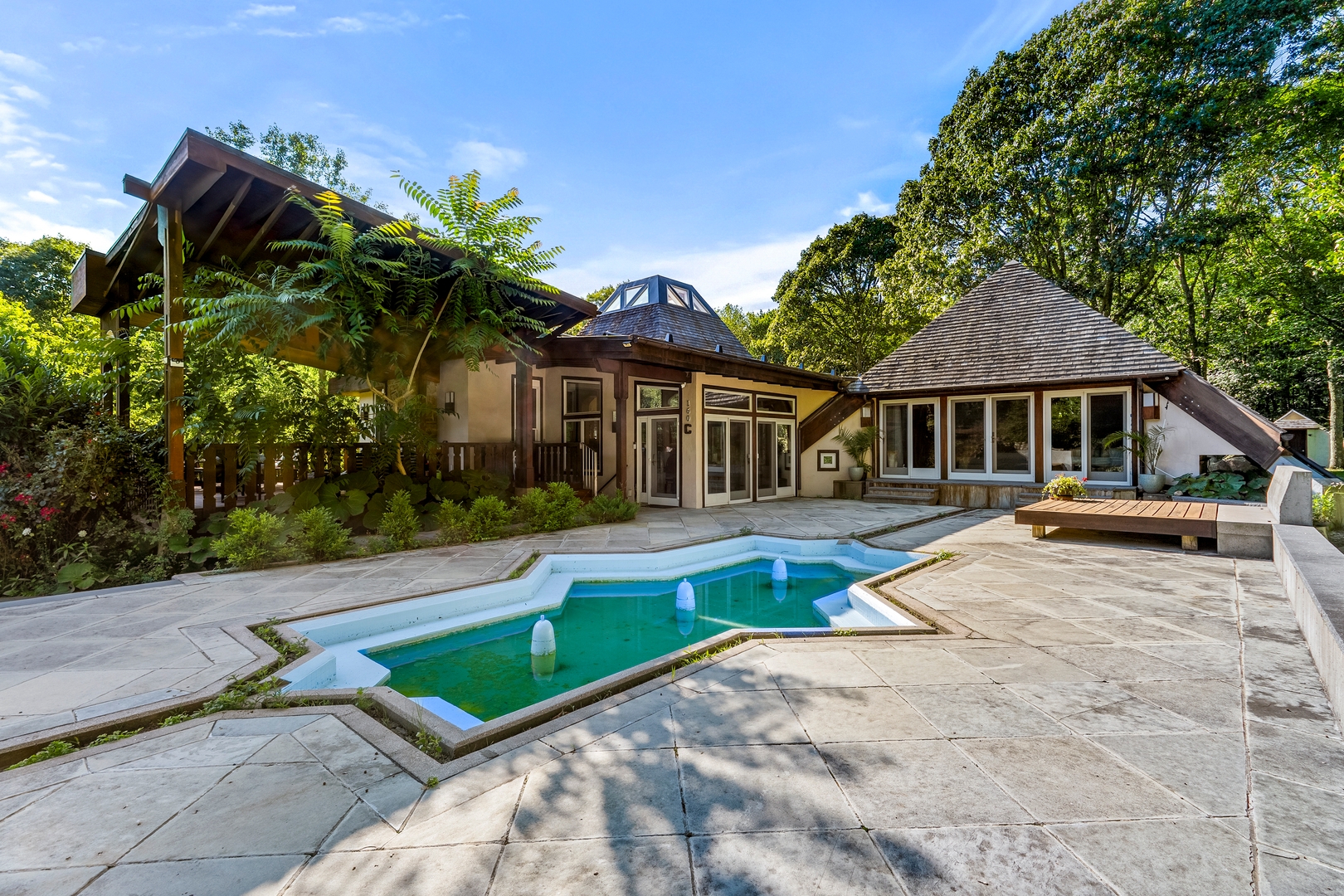 Charlestown Retreat | 2 Pools & Fire Pits Dwell