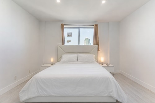 Oceanfront Penthouse with Pool & Beach Access 20 Dwell