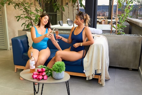 Stadio Comfort Jacuzzi | Rosa Negra Aparta-Suite 29 Dwell