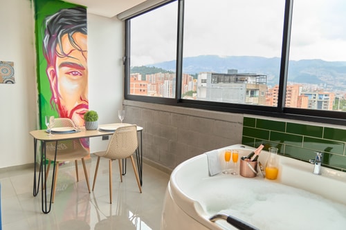 Estadio Jacuzzi Haven | Cozy Rosa Negra Suite 5 Dwell