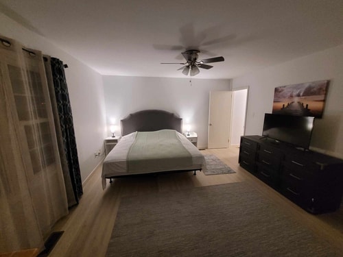 Newport News 4BR | Saltwater Pool & View 27 Dwell