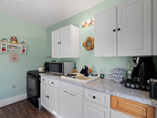 Pet-Friendly Historic 4BR Home in Illinois 10 Dwell