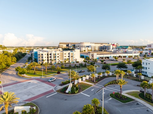 Spacious 3BR | Pool, Gym, Near Beach & Speedway 63 Dwell