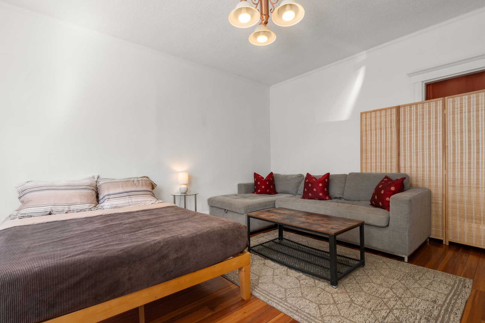 Boston Room by Cleveland Circle & BC Dwell