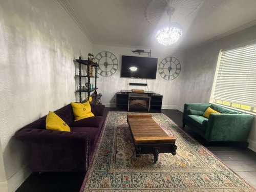 Renovated Detroit 3BR Home | Sleeps 6 8 Dwell