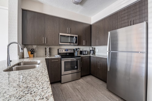 Daytona 2BR | Pool + Free Parking, Pets 2 Dwell