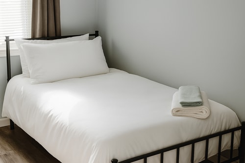 Mercer Lakefront 3BR | Workspace + Pets 25 Dwell