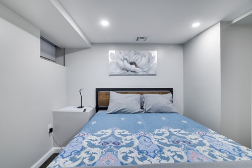 4BR Newark Stay w/ Parking And Fast Wi-Fi 12 Dwell