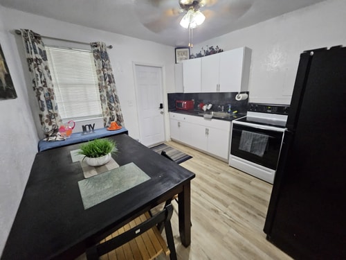 Brickell 2BR Retreat • Patio • Pets OK 13 Dwell