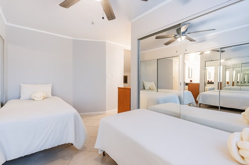 VA Riverfront 4BR | Dock + Kayaks + Games 23 Dwell