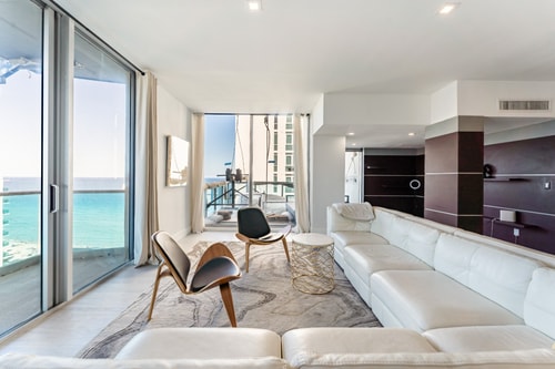 Seaside Penthouse with Pool & Direct Beach Access 8 Dwell