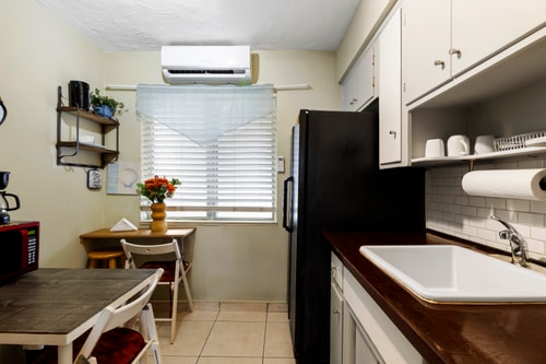 Chic 1BR Studio – Pets Welcome, Garden & BBQ 10 Dwell