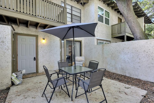 Central Hilton Head 2BR | Pool + Beaches 6 Dwell
