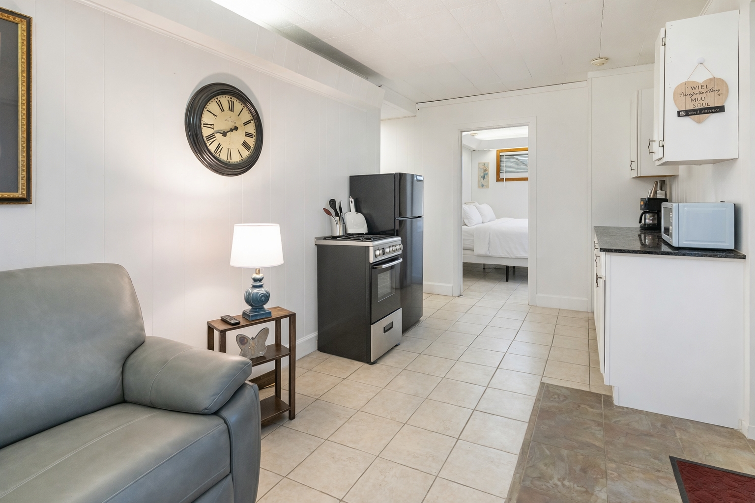 Modern 2BR Apartment • Free Parking • Baden Dwell