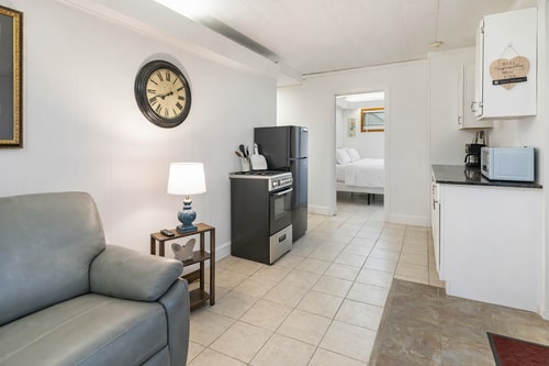 Modern 2BR Apartment • Free Parking • Baden Dwell