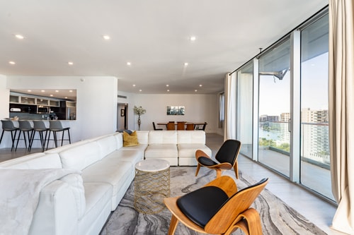 Seaside Penthouse with Pool & Direct Beach Access 16 Dwell