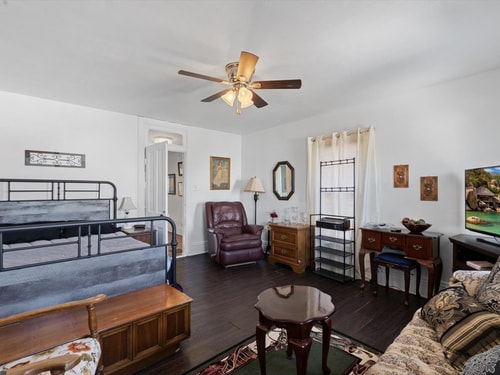 Pet-Friendly Historic 4BR Home in Illinois 20 Dwell