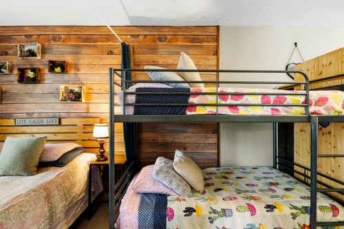 Chic 1BR Studio – Pets Welcome, Garden & BBQ 5 Dwell