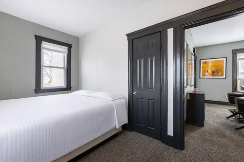 Charming Haven | Near Downtown Detroit 9 Dwell