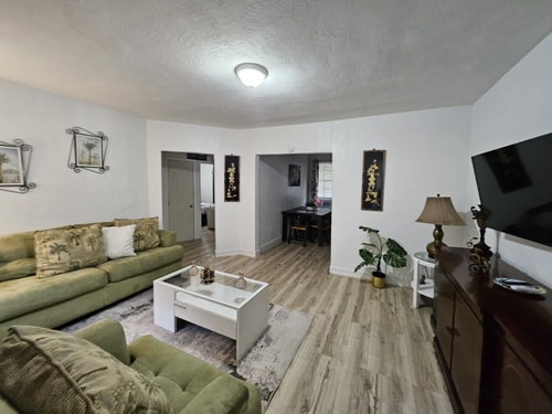 Brickell 2BR Retreat • Patio • Pets OK 17 Dwell