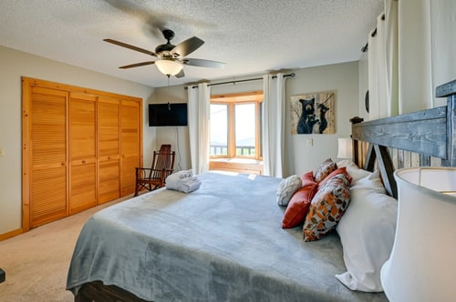 Mountain View Retreat | Fireplace + EV 11 Dwell