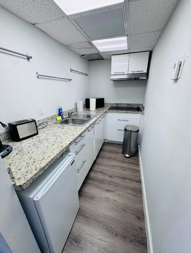 2BR Miami Beach Condo Steps from the Sand 4 Dwell