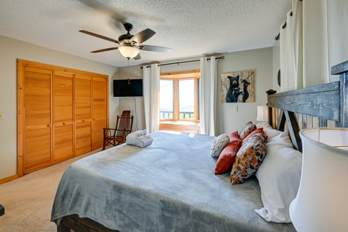 Mountain View Retreat | Fireplace + EV 26 Dwell