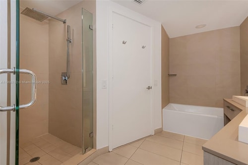 Luxury Oceanfront 2BR/2BA | Beach + Pool 9 Dwell