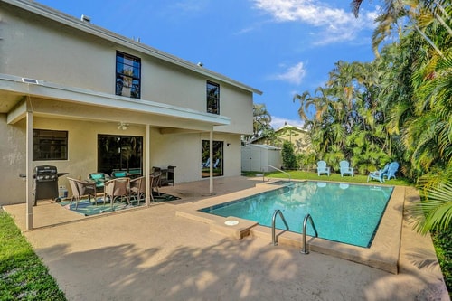 3BR Delray Beach Retreat | Pool + Game Room 16 Dwell