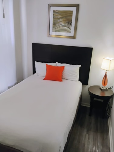 Detroit 3BR in Mexicantown | Sleeps 7 + WiFi 11 Dwell