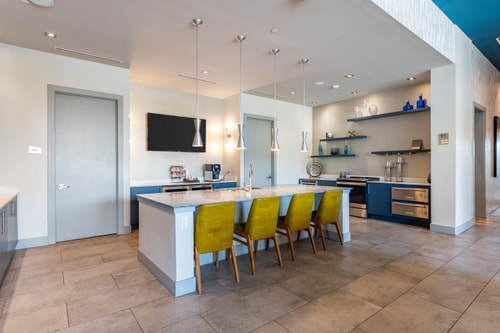 Daytona 2BR | Pool + Free Parking, Pets 6 Dwell