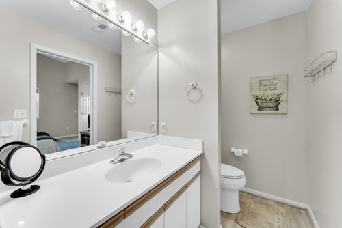 Branson 2BR Retreat | Jacuzzi + Gym + Pools 27 Dwell