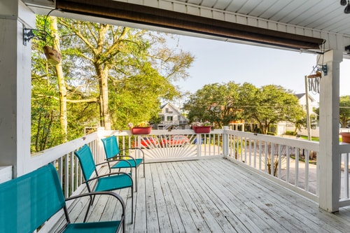 Charming 3-Bed Beach House with bathtub & BBQ 26 Dwell