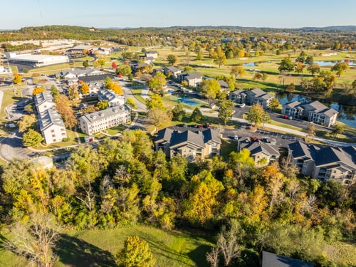 Branson 2BR Retreat | Jacuzzi + Gym + Pools 61 Dwell