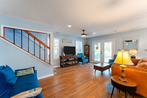 Charming 3-Bed Beach House with bathtub & BBQ 8 Dwell